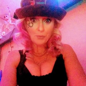 Meet your Posher, Melanie